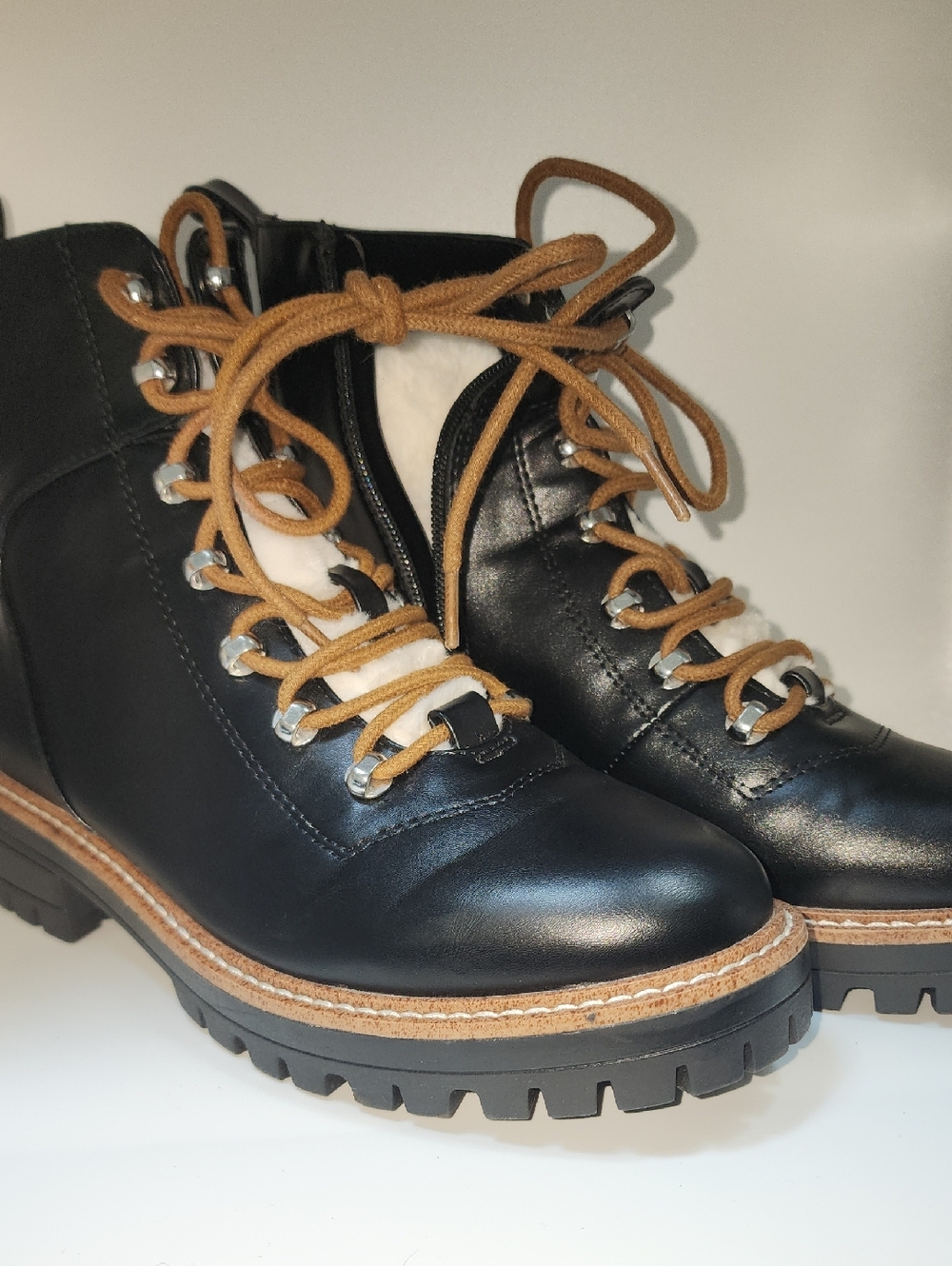 A‎ New Day Size 8.5 Women's Black Leather Lace-Up Hiking Boots With Faux Fur
